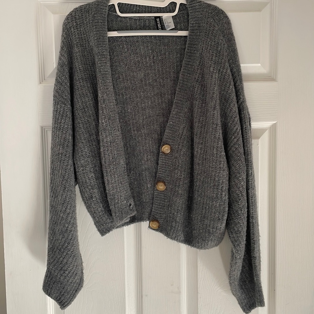 H&M cropped grey cardigan